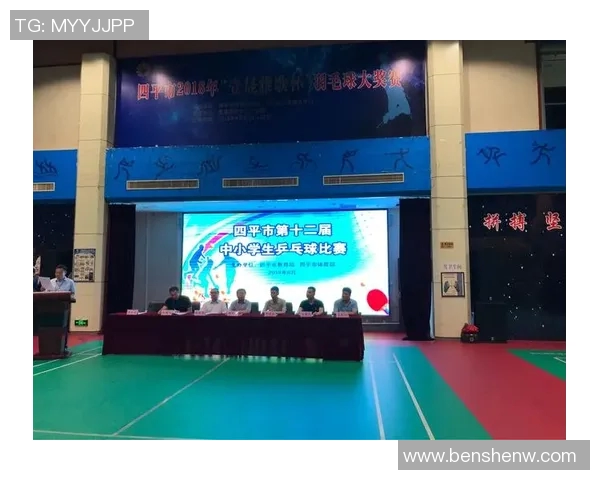 足球明星魅力四射帅气登场瞬间尽显风采与激情的完美结合